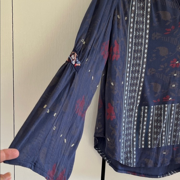 Blouse Lucky Brand Navy and Red Patterned Blouse - Picture 4 of 5